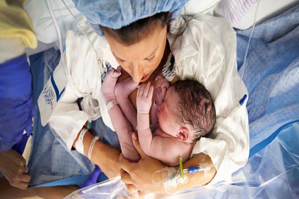 Natural childbirth or cesarean section
